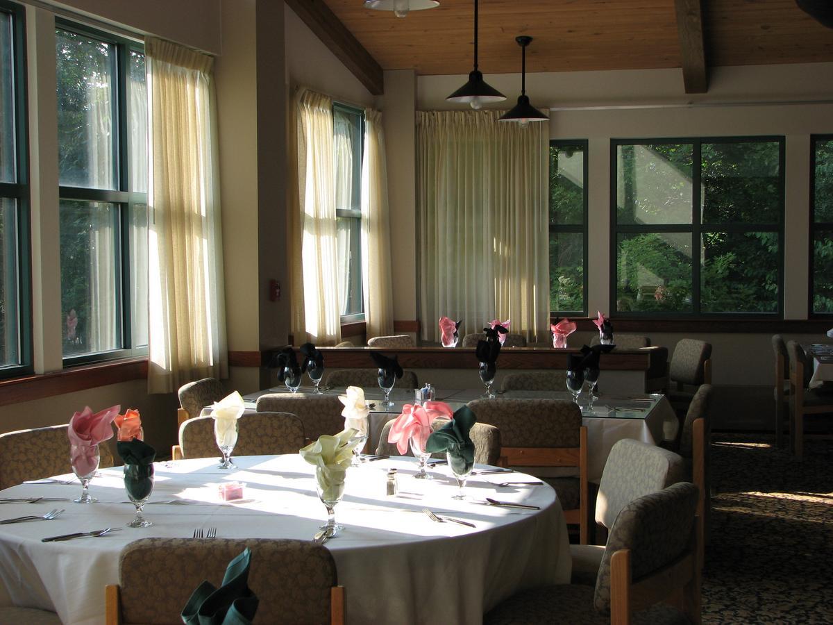 Chief Logan Lodge Hotel & Conference Ngoại thất bức ảnh